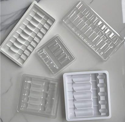 Weiße PET-Plastikblasen für Arzneimittel im Inneren des Fälschungsschutzmusters Ampulle Blasenfach Verpackung und Lagerung