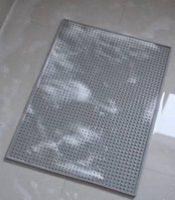 EPP-Rutschfestmatte mit Rutschsicherung auf nasser Oberfläche, hocheffiziente Wasserableitung und wasserdicht für Bad und Dusche